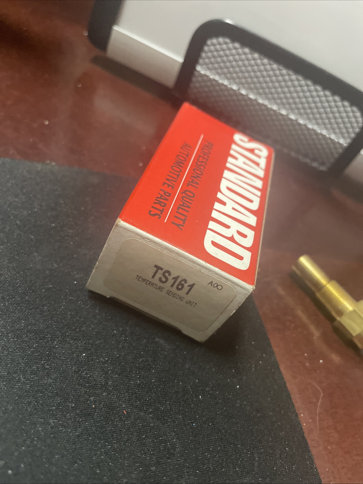 Standard Motor Products TS161 Engine Coolant Temperature Sender - Image 4