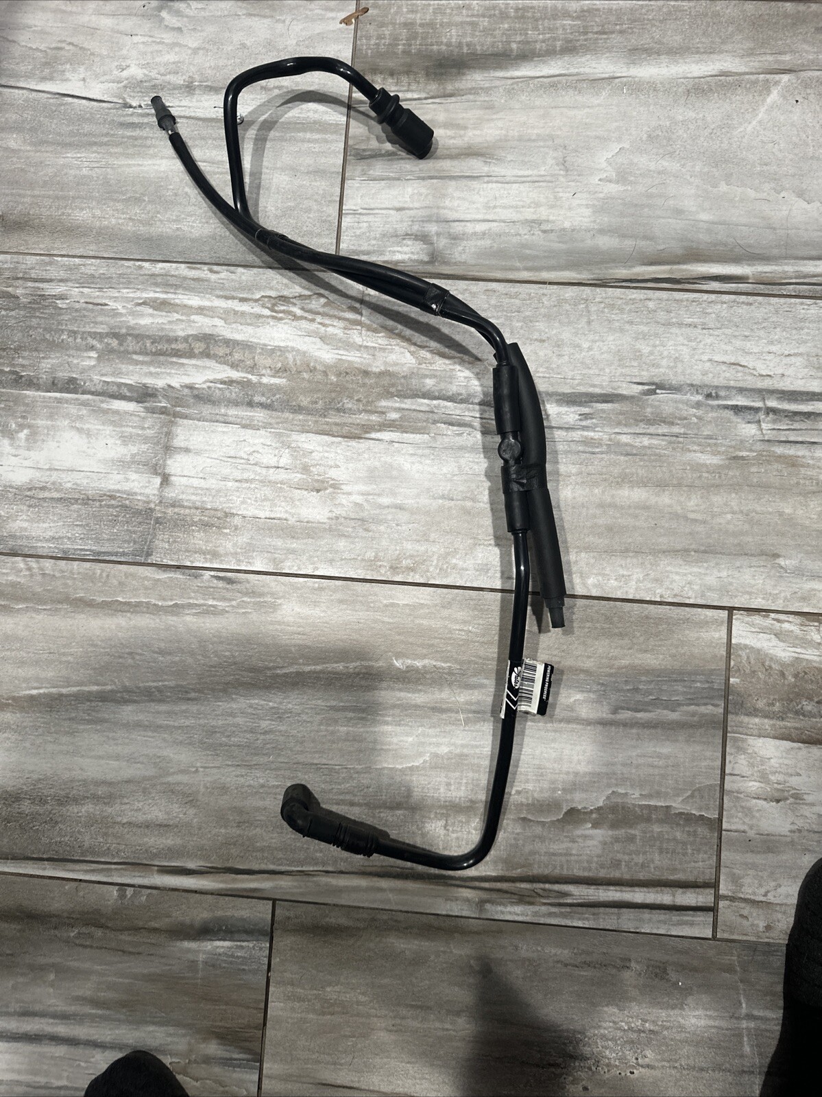 Valve Cover To Valve Cover Crankcase Breather Hose For 2001-2004 Ford Escape