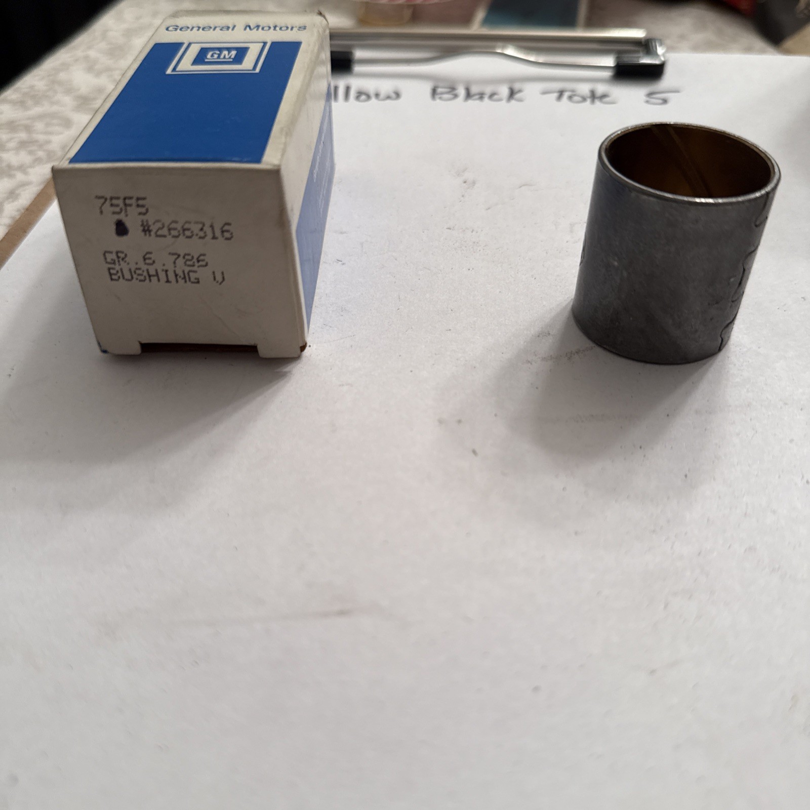 (1) GM Nos OEM 35-53 Chevrolet Passenger Steering Pitman Shaft Bushing 266316 - Image 3