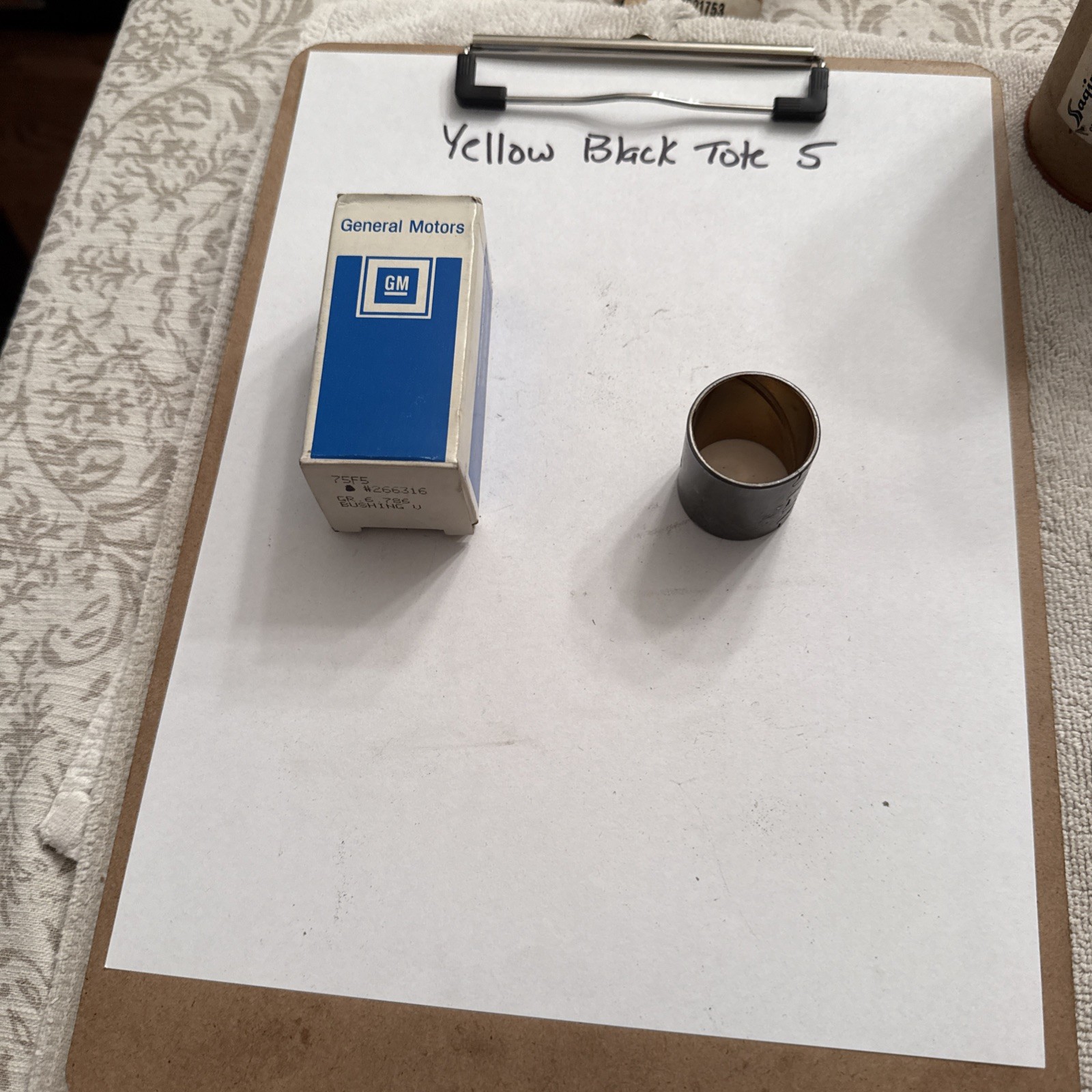 (1) GM Nos OEM 35-53 Chevrolet Passenger Steering Pitman Shaft Bushing 266316