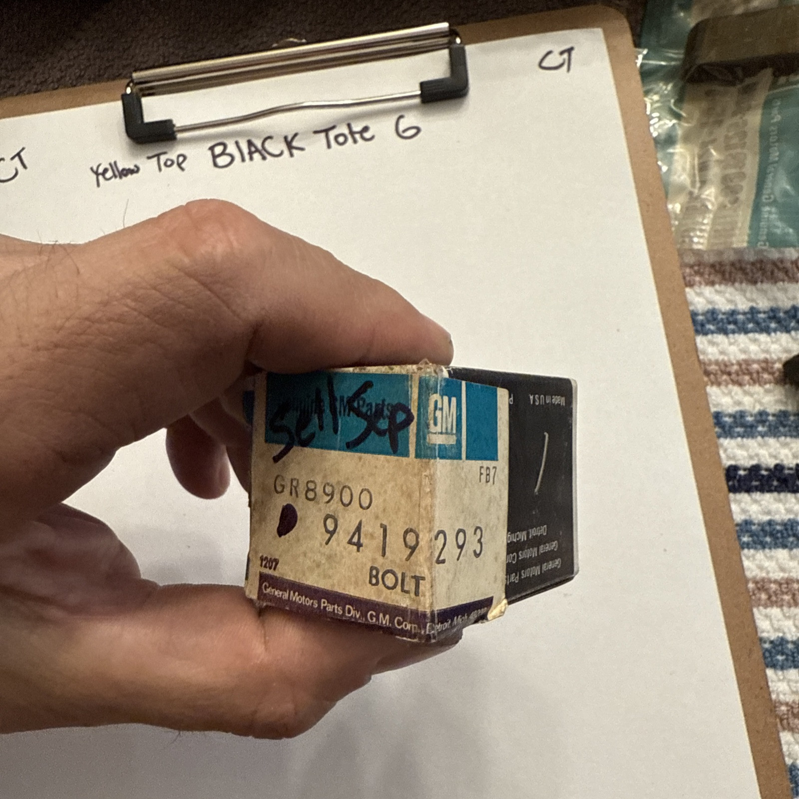 (1) NOS GM 9419293 Bolt Sold Individually - Image 3