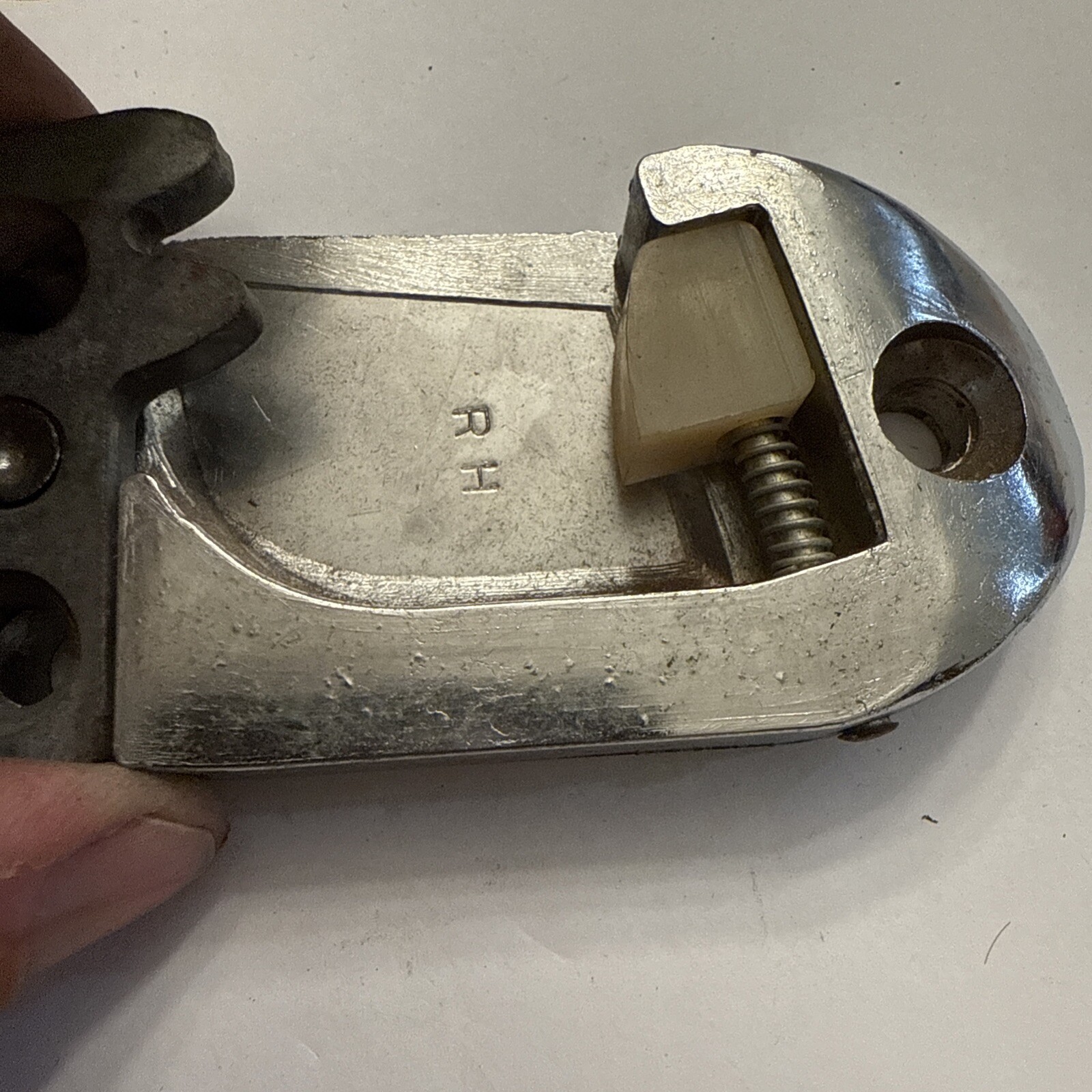 1956 1957 1958 1960 1961 1962 Corvette RARE NOS Door Lock Striker RH 4664963. - Image 3