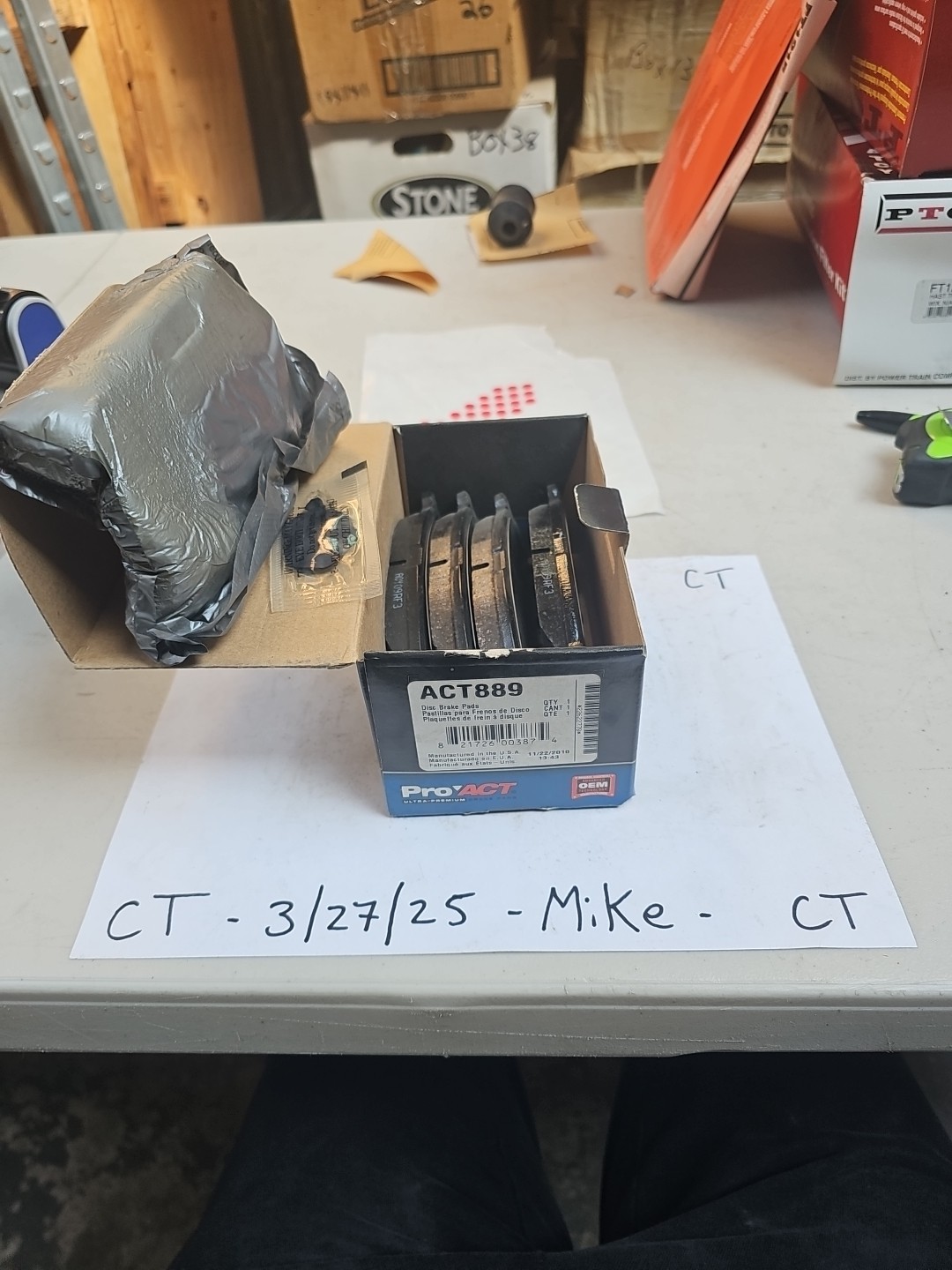 Akebono ACT889 Akebono ProACT Ultra Premium Ceramic Disc Brake Pad Kit