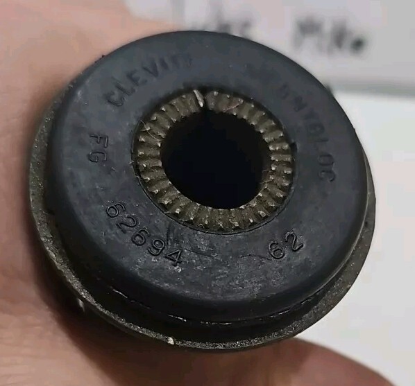 Clevite Silentbloc 62694 Control Arm Rubber Bushings New * Out Of Package * - Image 4