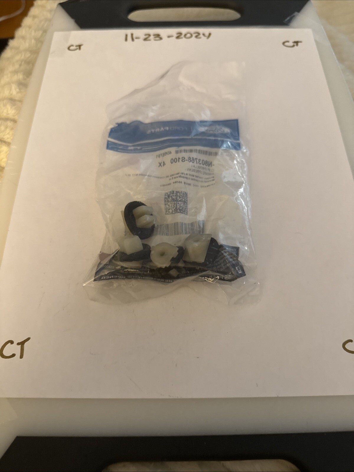 FORD N803768-S100 Clip Lot of 4 - Image 4