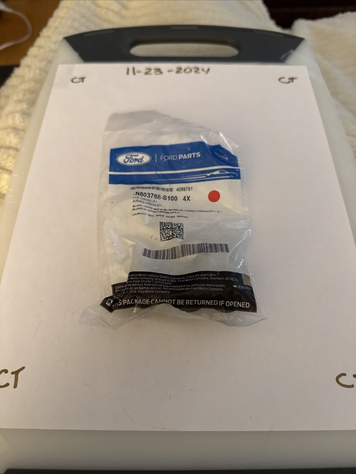 FORD N803768-S100 Clip Lot of 4