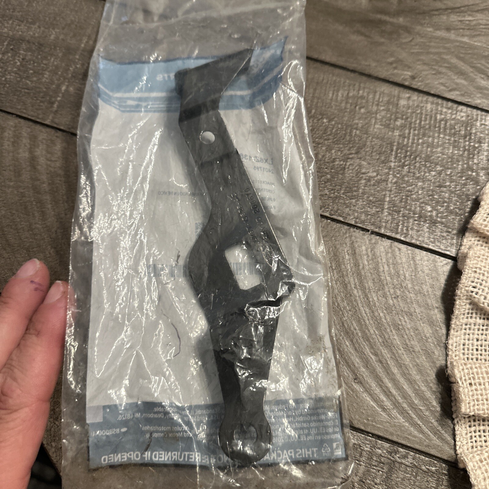 Genuine Ford Bracket Horn LX6Z-13830-A - Image 3