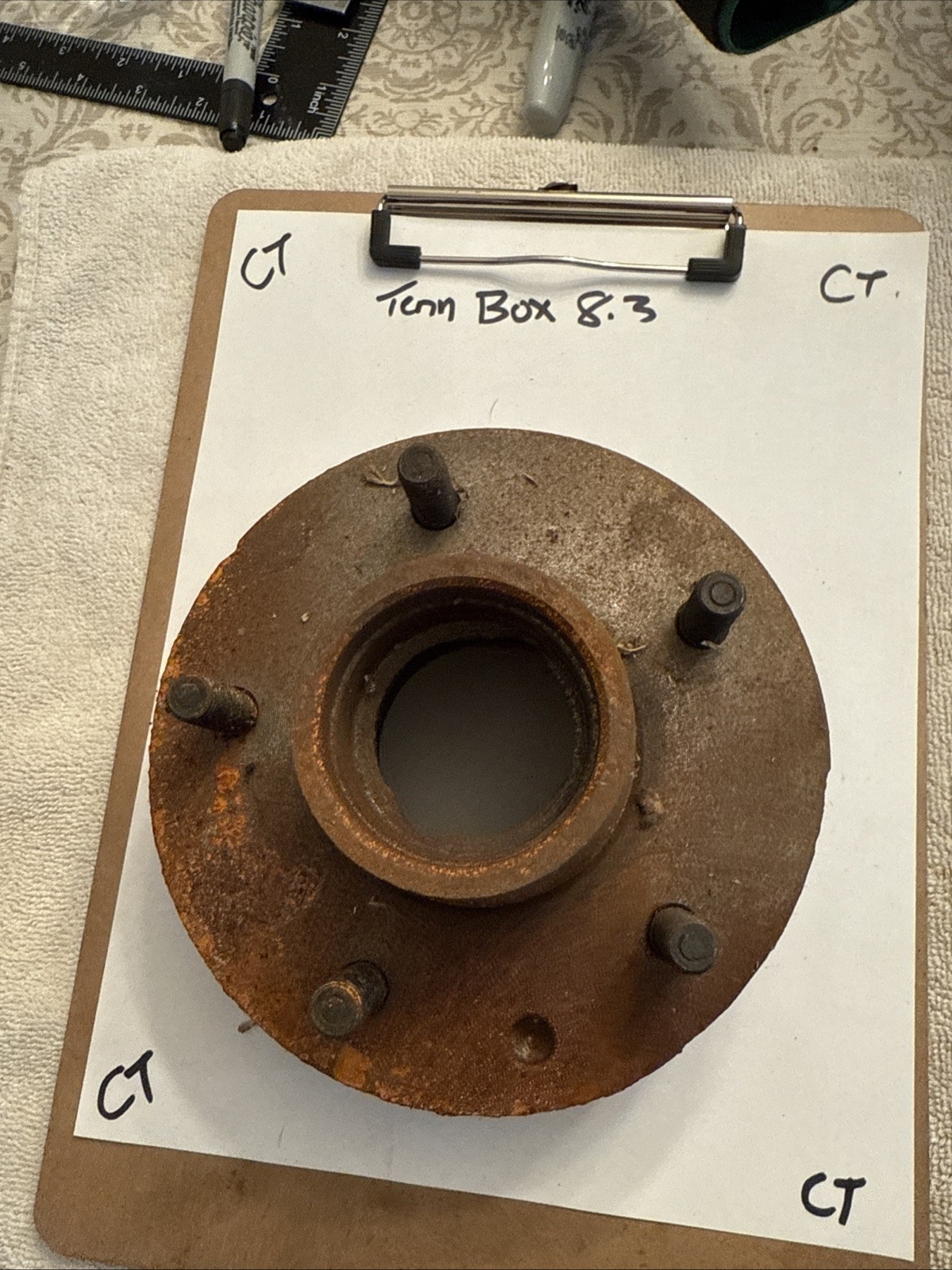 Genuine Gm Hub & Bolt 3988886 OEM Nos - Image 3