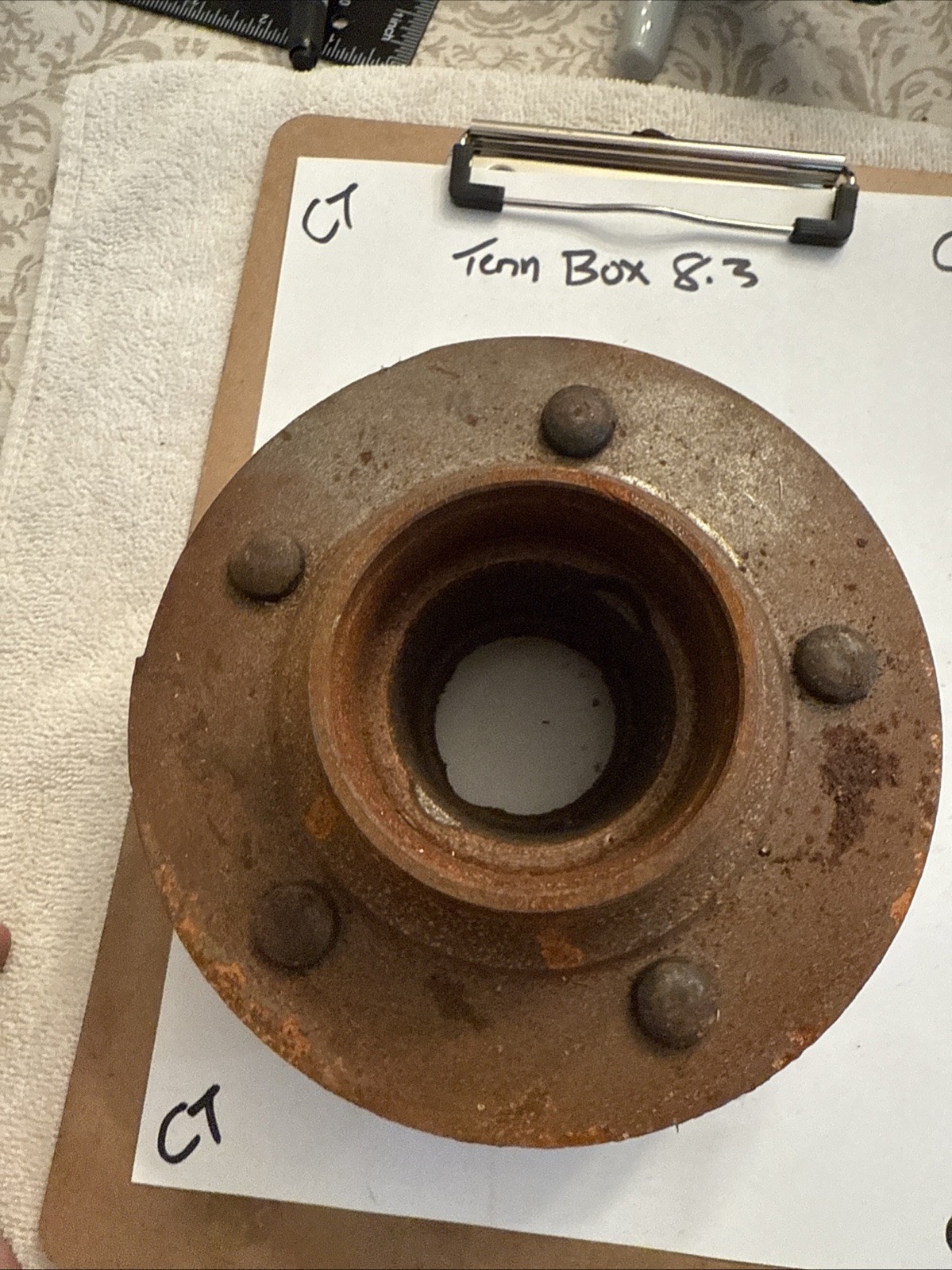 Genuine Gm Hub & Bolt 3988886 OEM Nos - Image 4