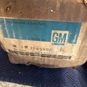 Genuine Gm Hub & Bolt 3988886 OEM Nos