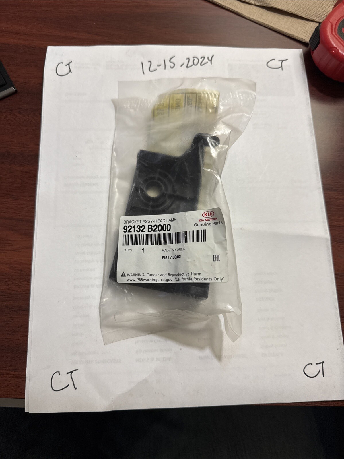 Genuine Kia Inner Bracket 92132-B2000