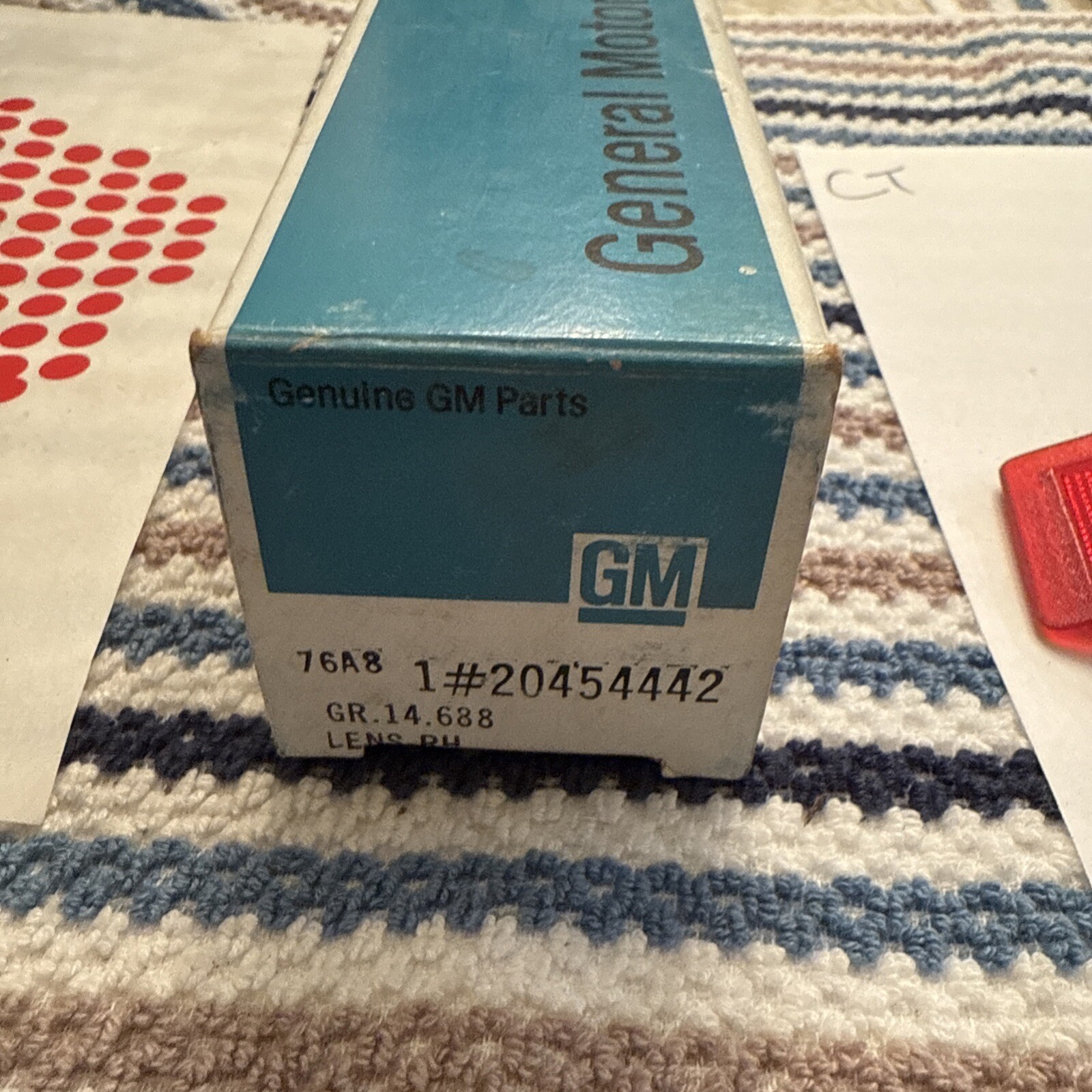 Genuine OEM NOS GM 20454442 Lens Brand New - Image 3