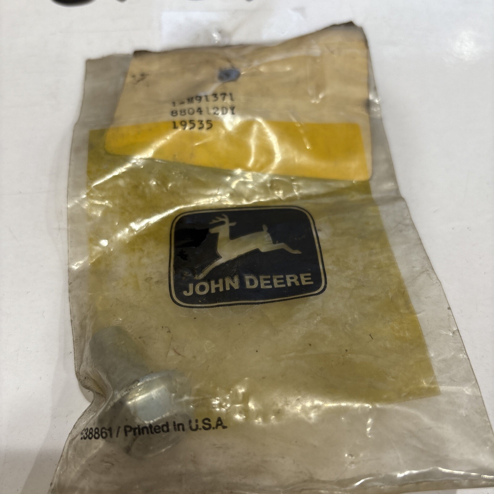 John Deere Bolt M91371 (NOS) - Image 3