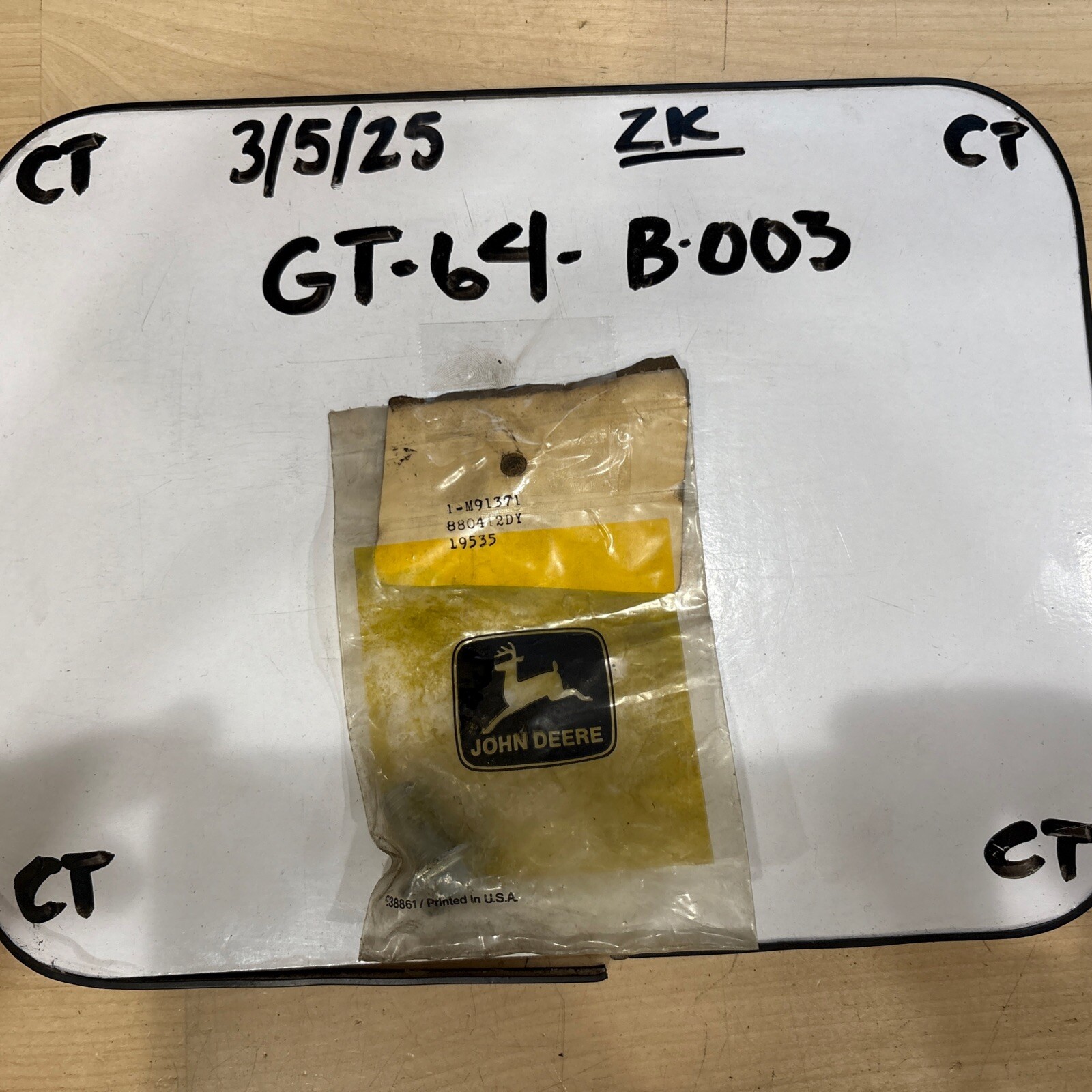 John Deere Bolt M91371 (NOS)