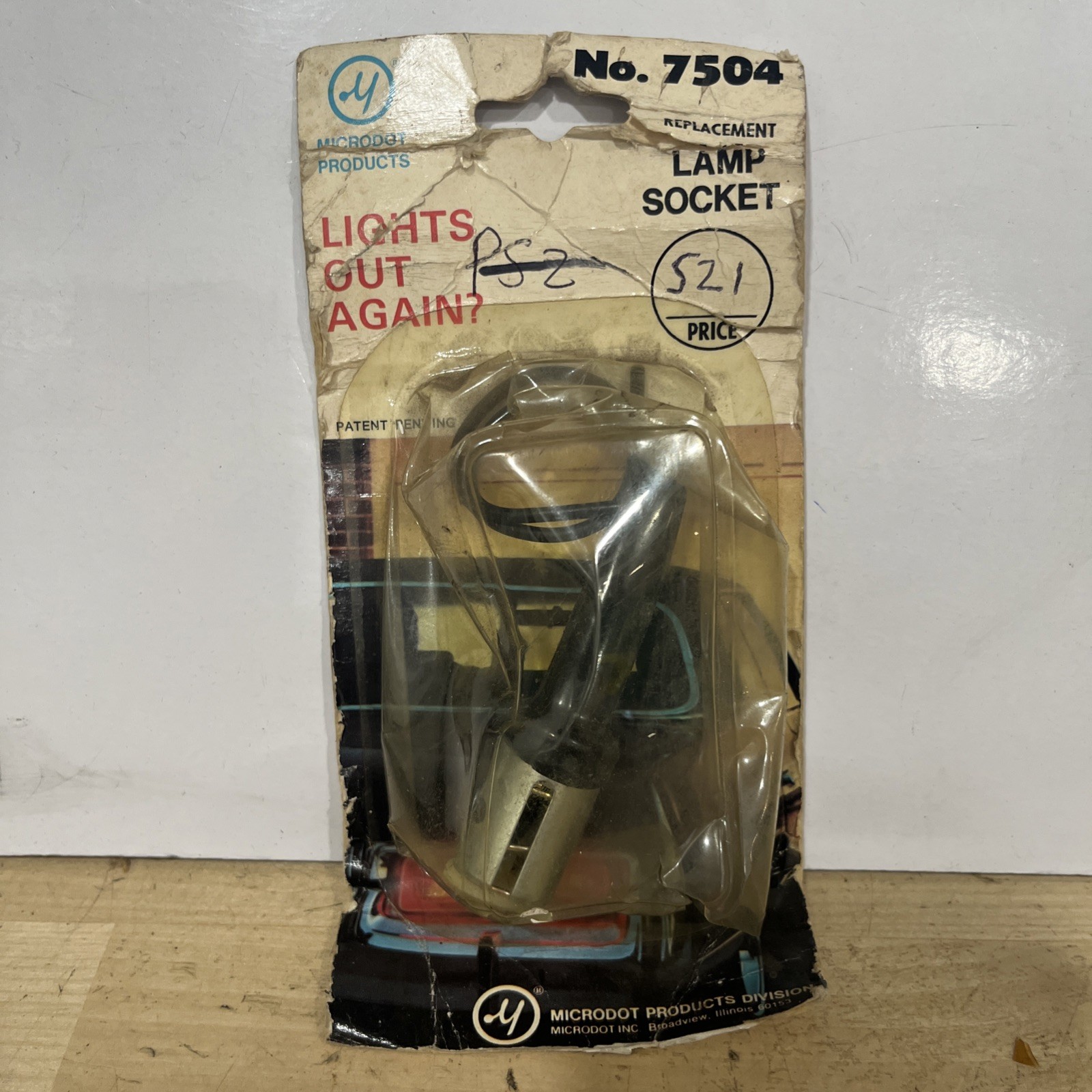 Microdot Products Replacement Lamp Socket # 7504 - Image 3