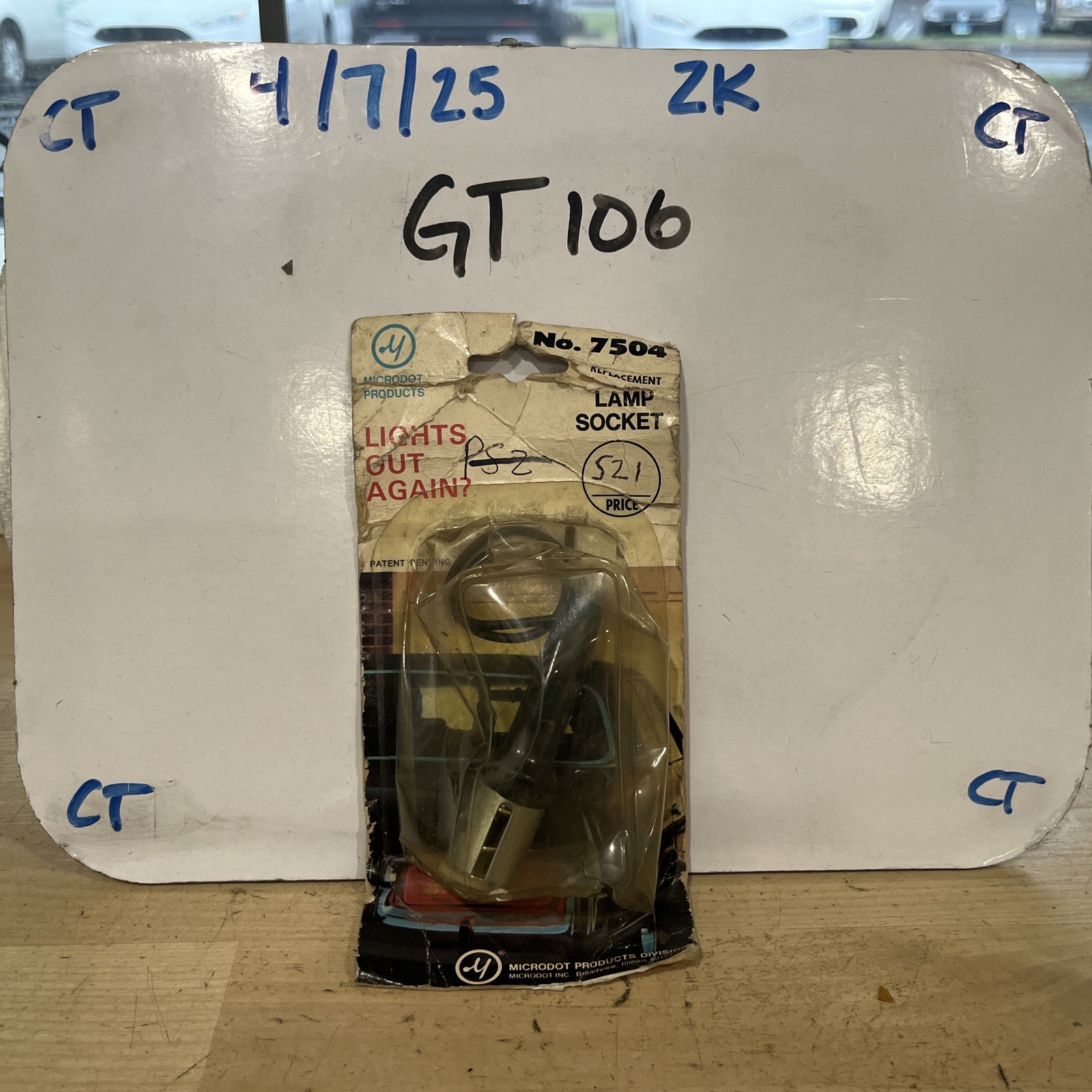 Microdot Products Replacement Lamp Socket # 7504