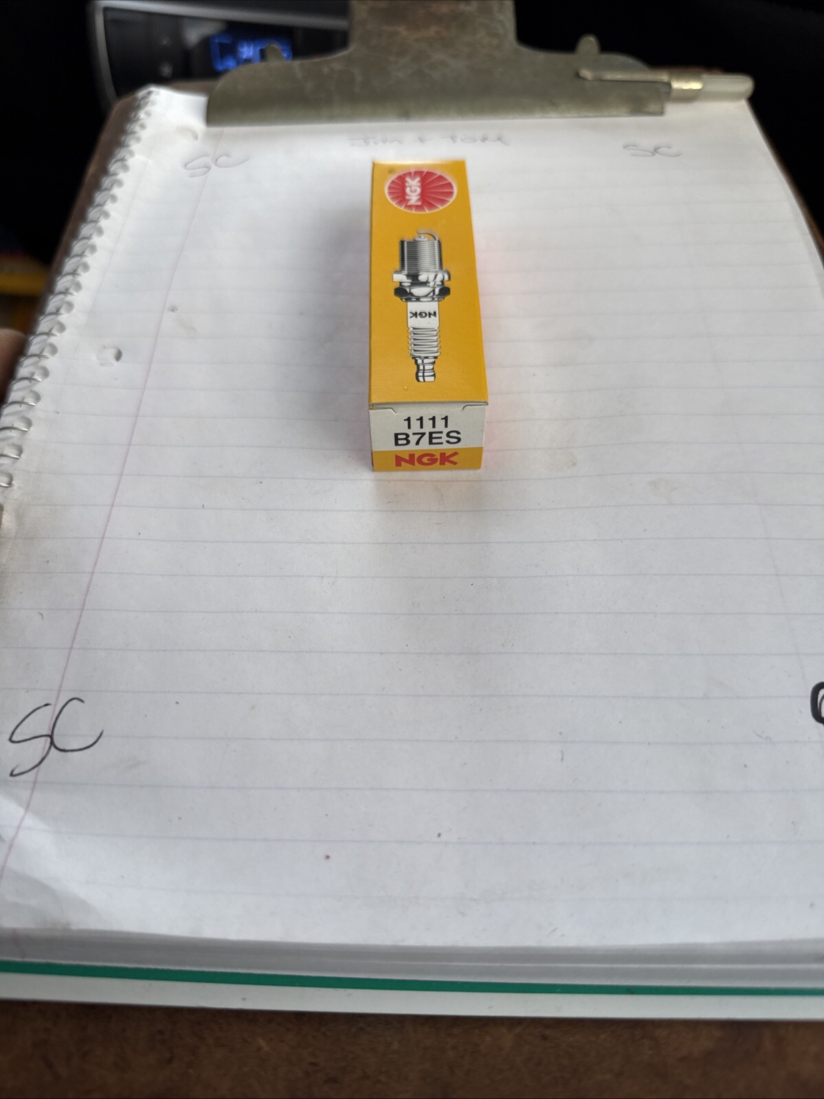 NGK B7ES / 1111 B7ES Standard Spark Plugs - Image 3