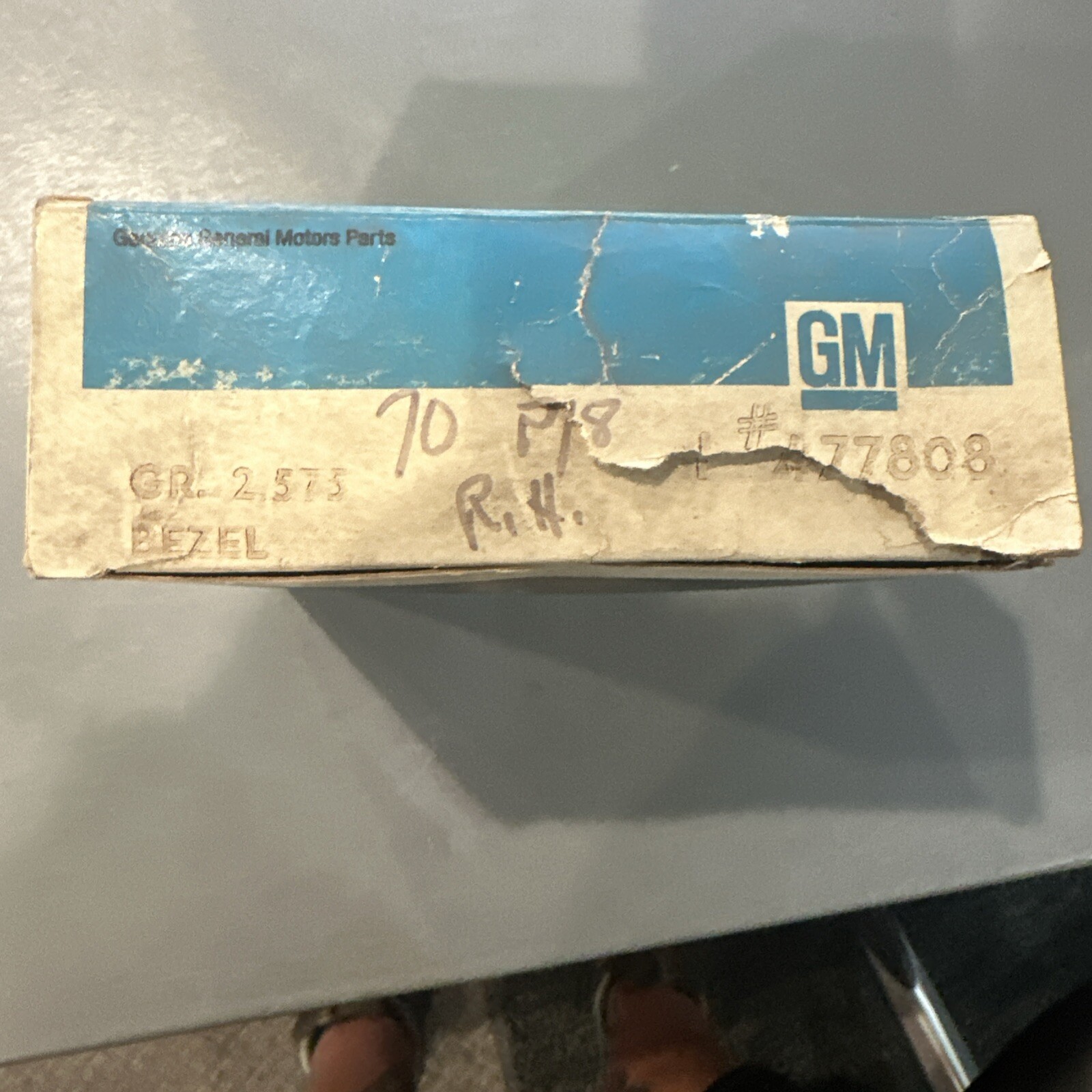 NOS 1970 Pontiac Bonneville Catalina RH Rear Side Marker Bezel GM 477808 dp