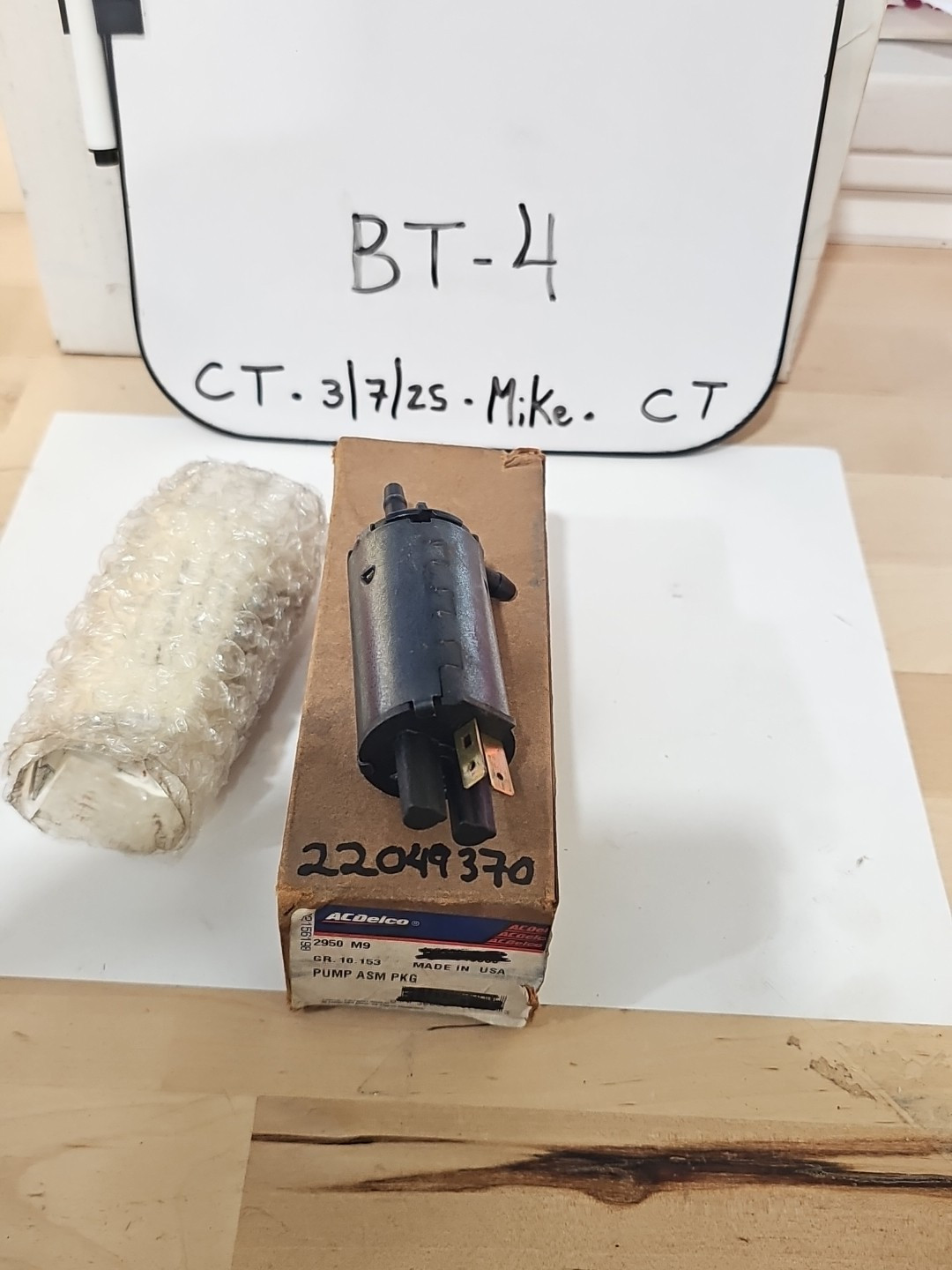 NOS GM 22049370 Winshield Washer Pump Genuine GM - Image 3