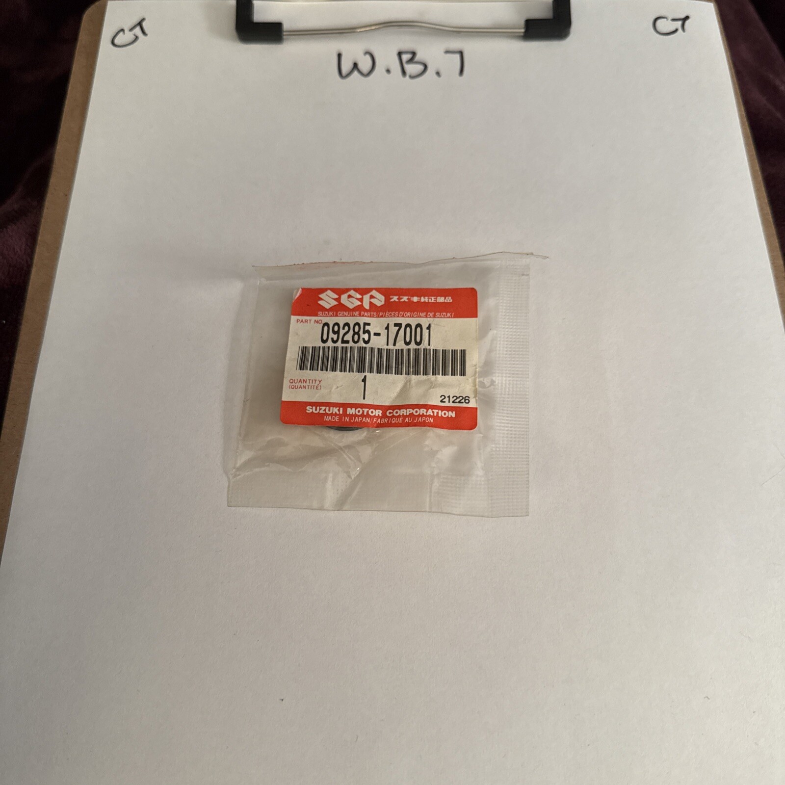 ***NOS SUZUKI 54841-04600 09285-17001