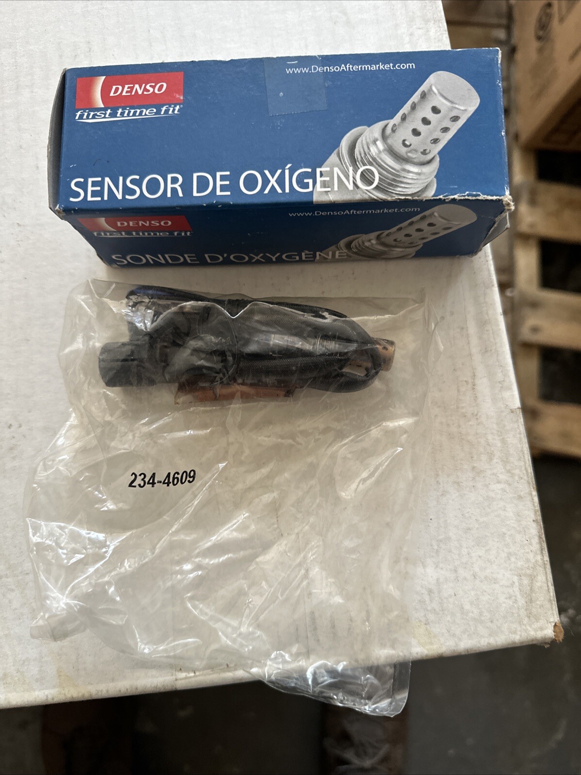 Standard Motor Product Oxygen Sensor O2 Sensor SG221 Denso 234-4609