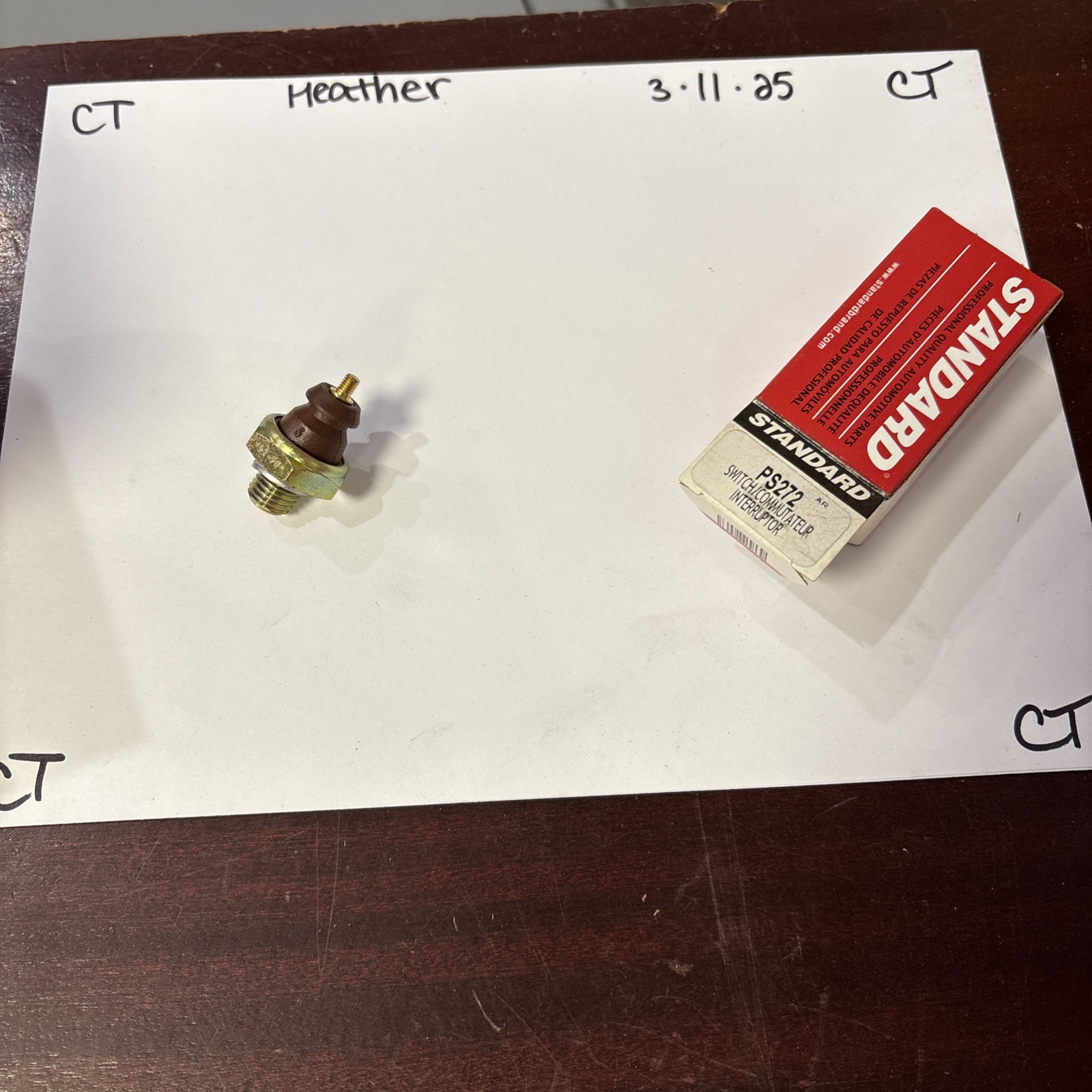 Standard Motor Products PS-272 Engine Oil Pressure Switch