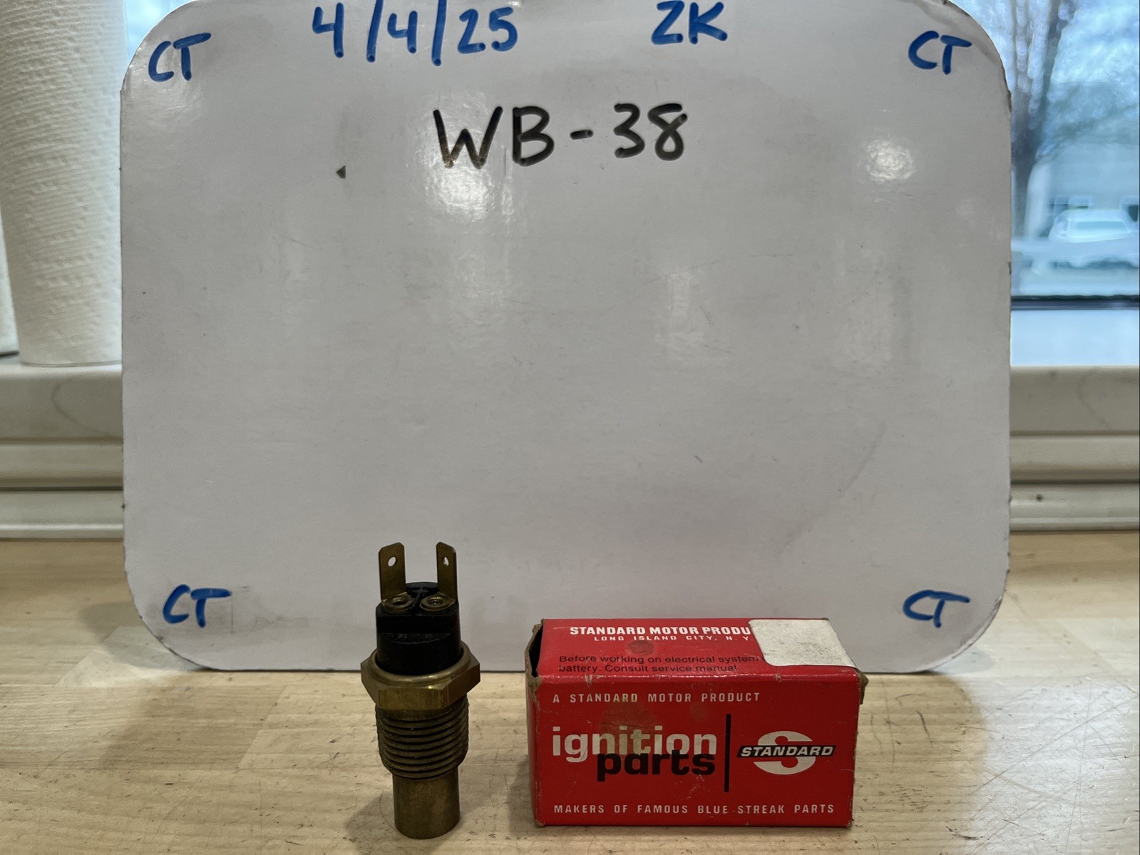 Standard Motor Products TS15 Temp Sender/Sensor