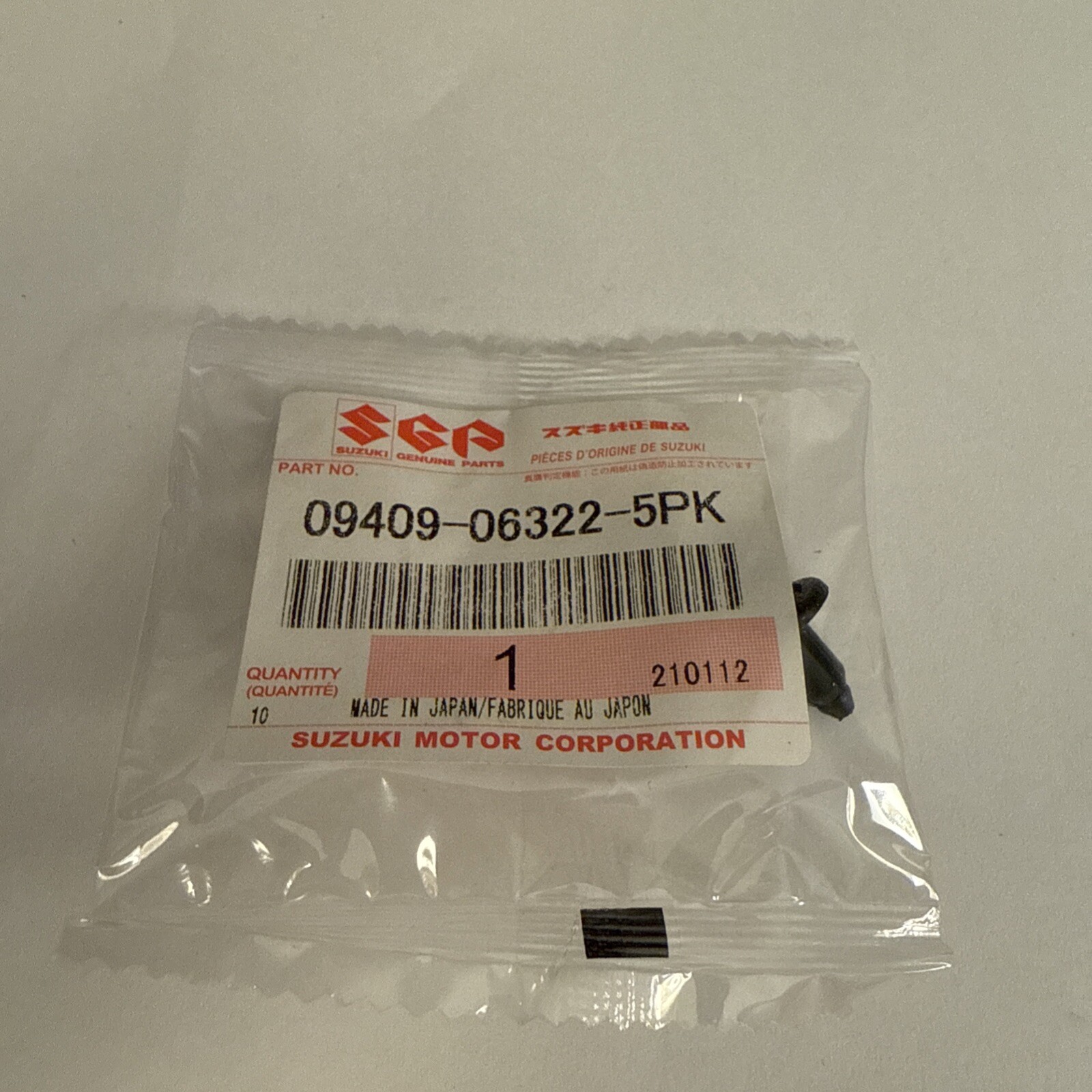 (1) New OEM Suzuki 09409-06322 Black Clip NOS - Image 3