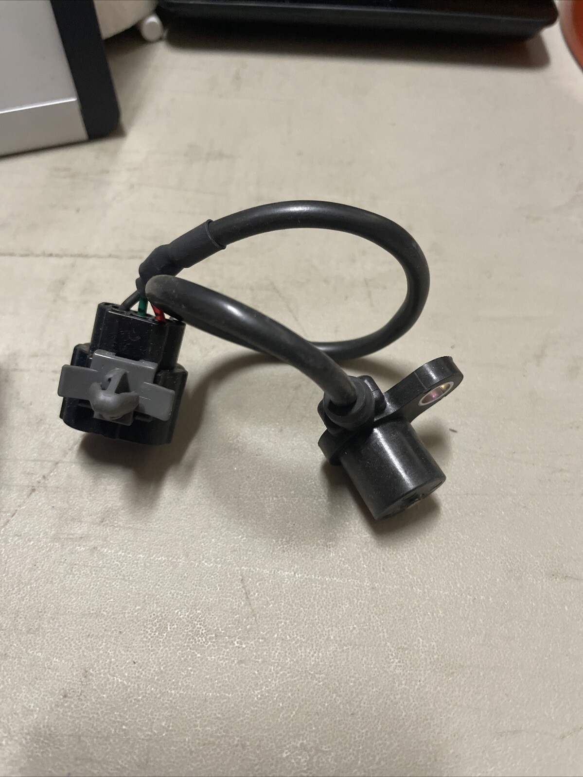 Carquest OE CSC2151 Engine Camshaft Position Sensor - Image 4