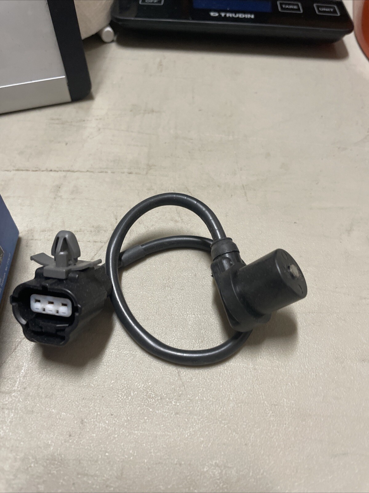 Carquest OE CSC2151 Engine Camshaft Position Sensor - Image 5