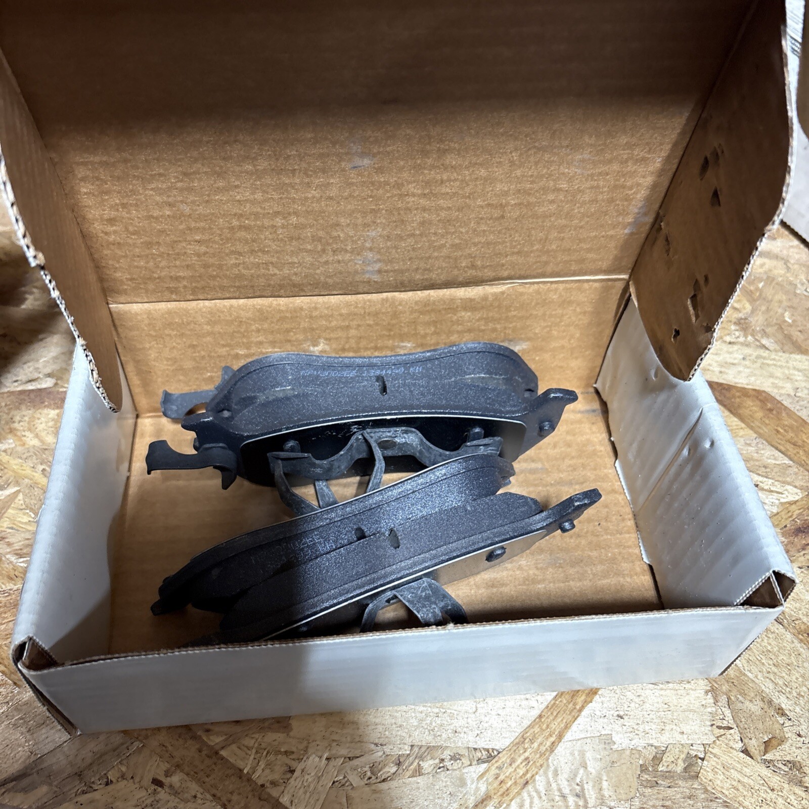 Disc Brake Pad Set-Pads Integrally Molded Motorcraft BRSD-674 2U2Z-2V200-GB - Image 4