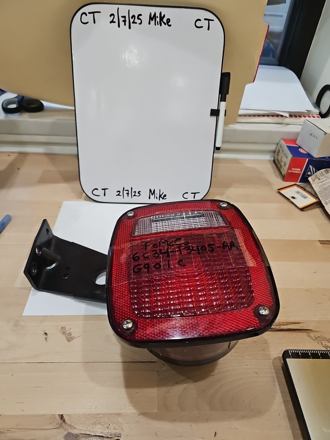 GENUINE OEM FoMoCo TAIL LIGHT ASSEMBLY (RIGHT) 6C34-13405-AA G901C