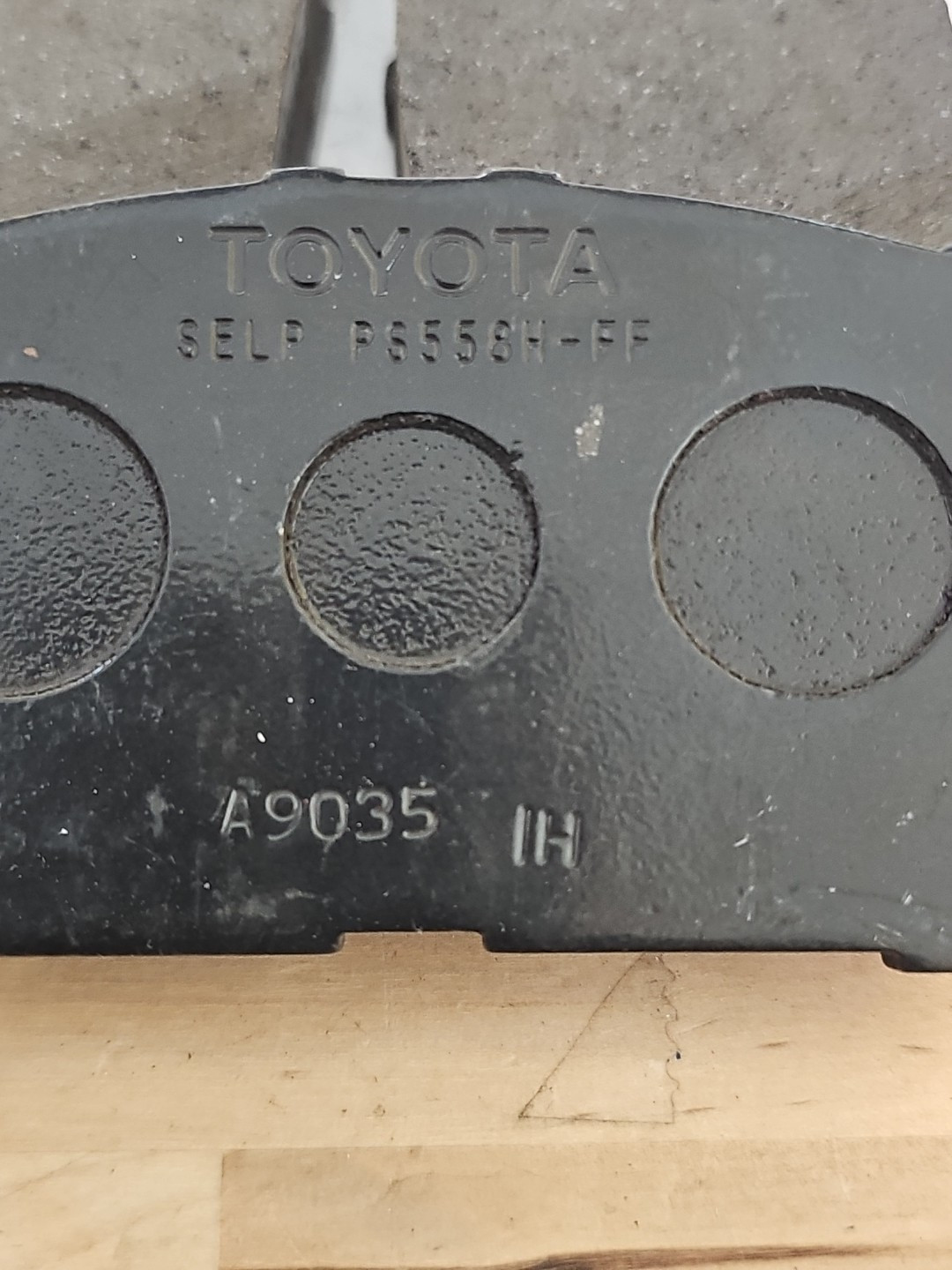 Genuine Toyota Brake Pads Front 04465-08030 - Image 4