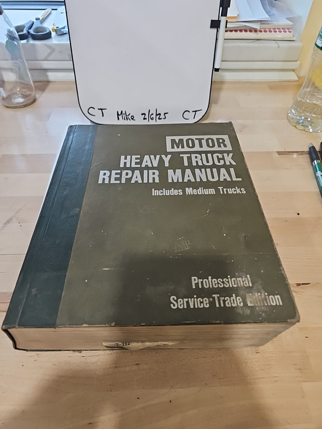Motor Heavy Truck Repair Manual 1977-84 Professional Service Trade Edition 1st