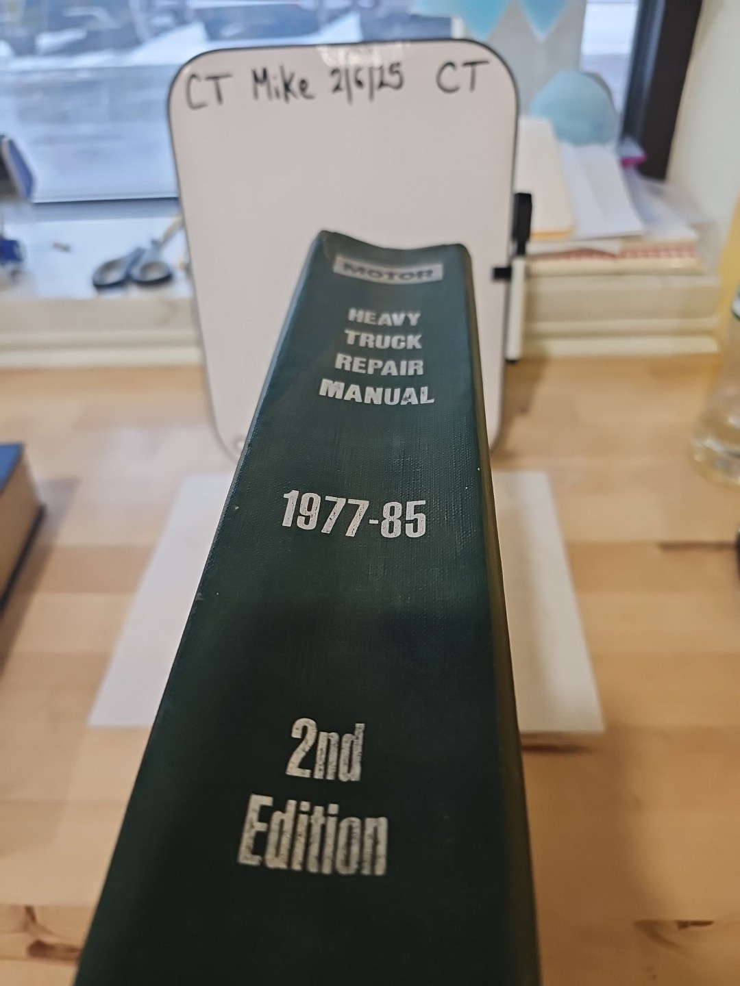 Motor Heavy Truck Repair Manual Professional Service Trade Edition 77-85 2nd Ed. - Image 3