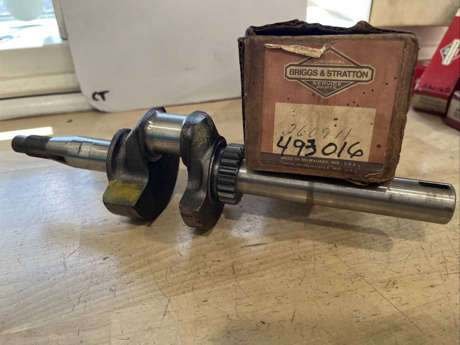 NEW NOS OEM Briggs & Stratton Crankshaft 493016 796212 - Image 4