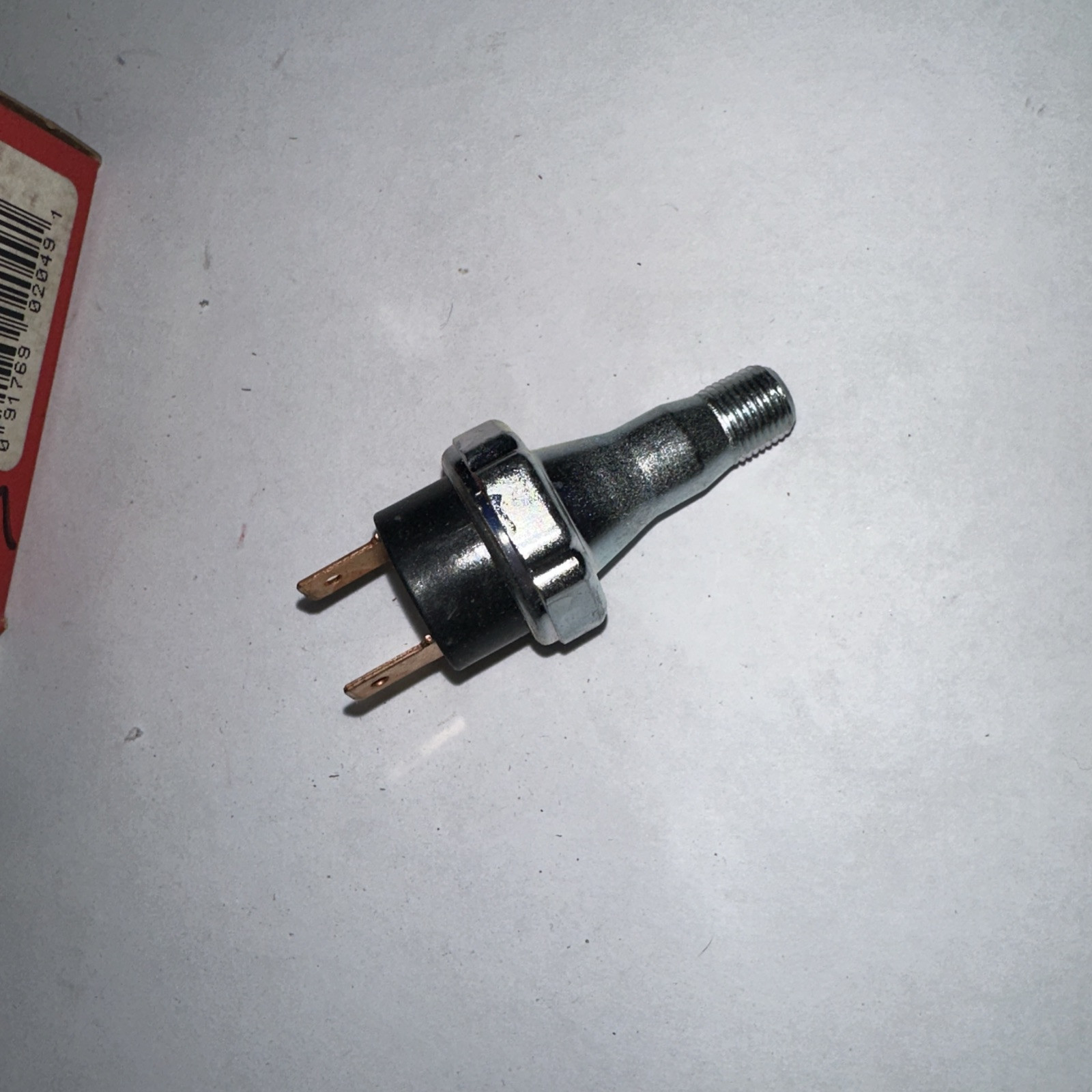 Standard Motor Products PS-126 Engine Oil Pressure Sender For Light - Image 3