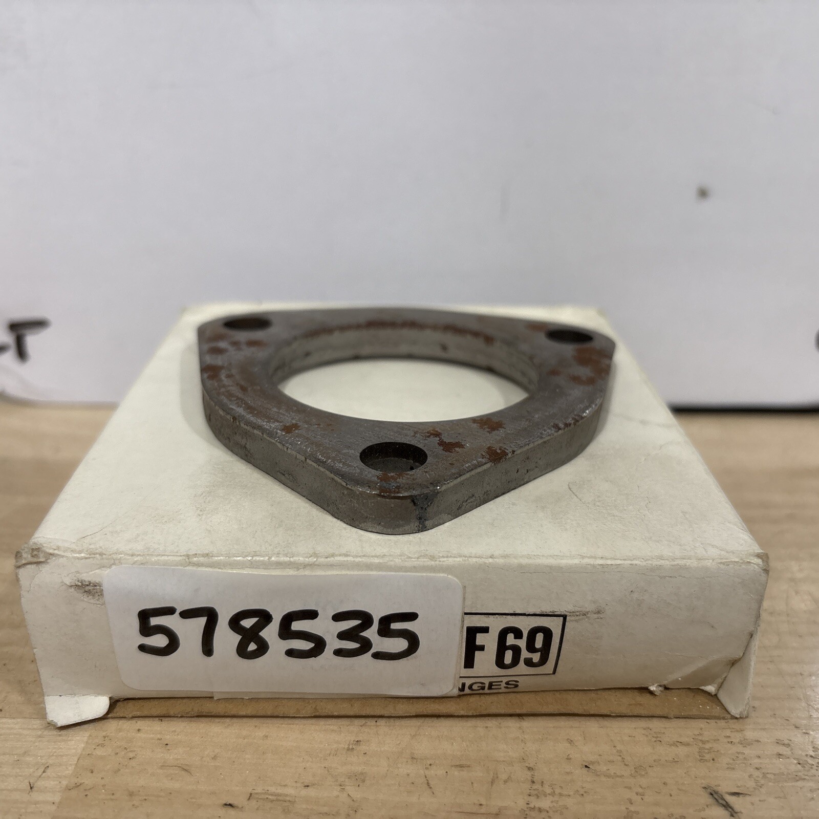 Unbranded Exhause Flange 578535 (F69) (surface rust) - Image 3